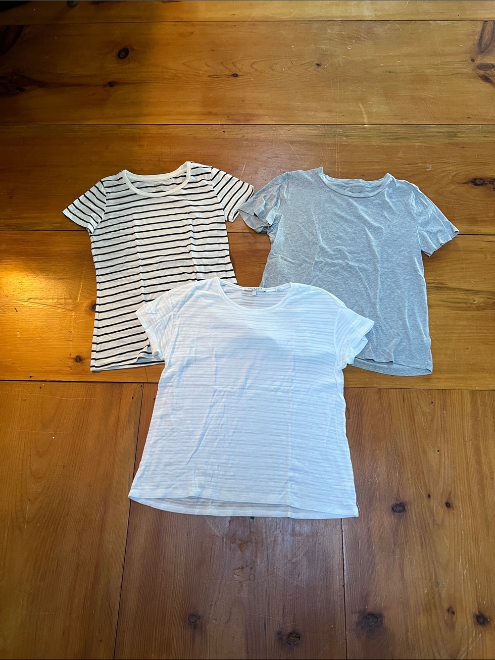 Bundle of 3 perfect short-sleeve tees size Small